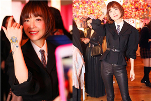 陈鲁豫中性装秀手背"纹身" 依然是麻杆腿