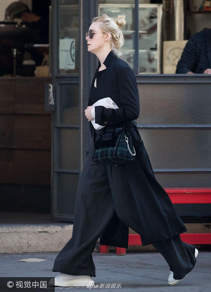 黑长风衣_长款黑风衣搭配图片女(3)