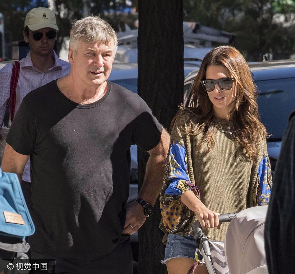 2017年10月10日,美国纽约,早前,亚力克·鲍德温(alec baldwin)一家三