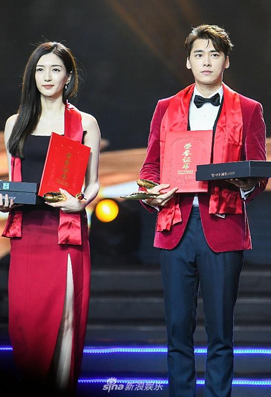 组图:中国好演员颁奖礼江疏影李易峰红黑配默契同框
