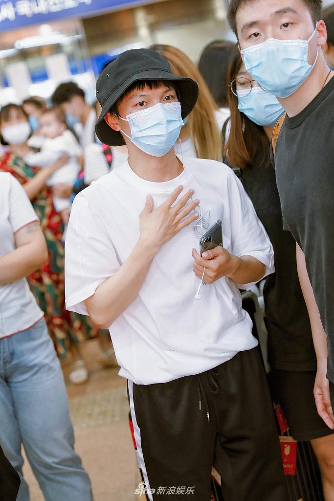 阿迪达斯清风系列