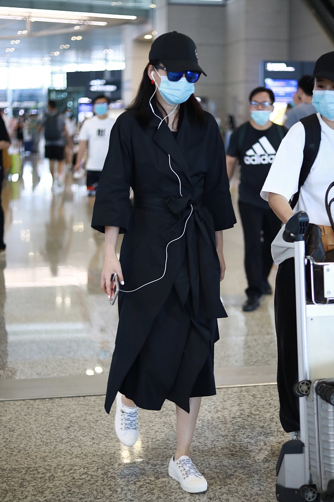 风衣特工女_百里守约特工魅影图片
