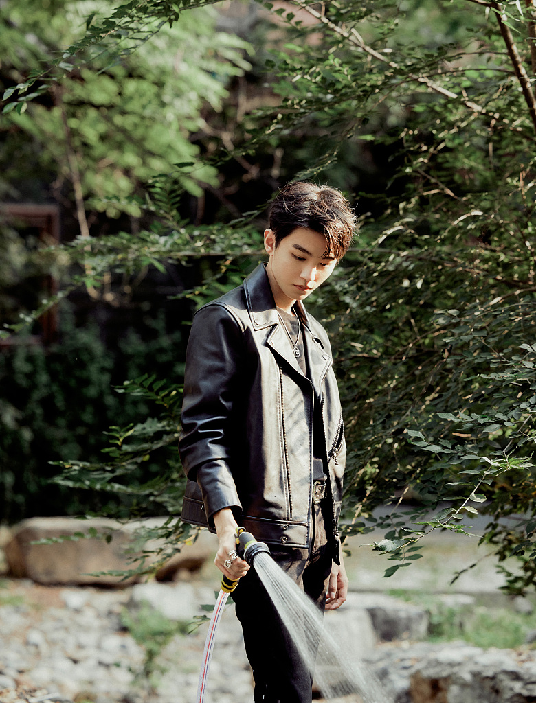 王俊凯的生日照片 9c95-ac6880c4150743fc798342f09c7c9bf5.jpg