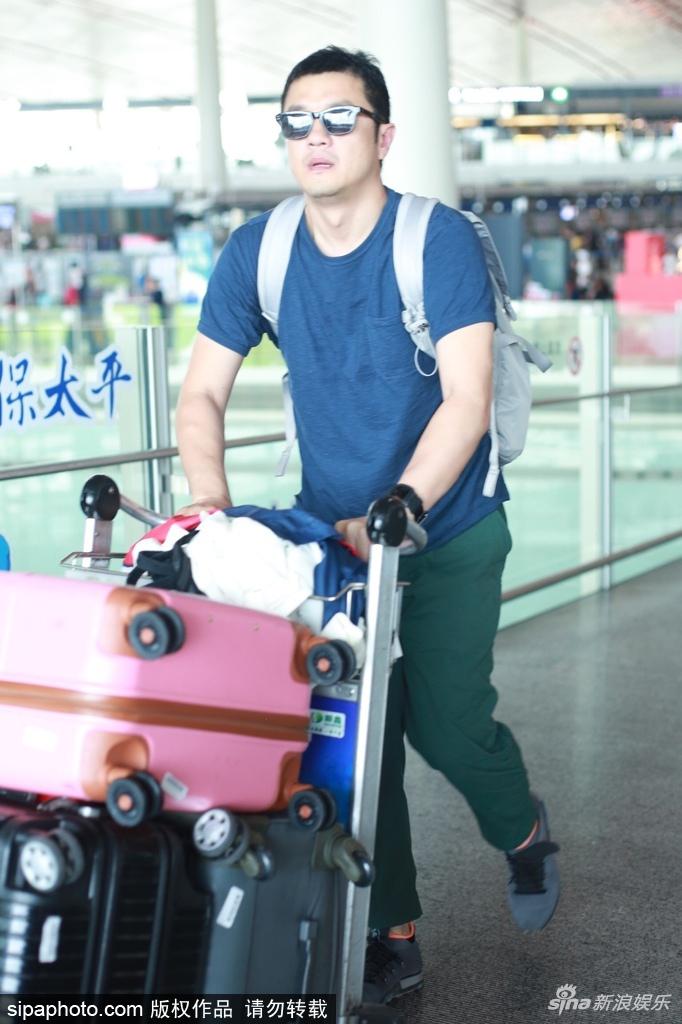 机场推行李车图片 sx7H-hfhfwmu7437955.jpg