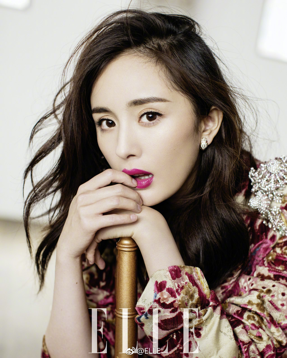 组图:热搜女王杨幂杂志封面造型盘点 带货力爆表