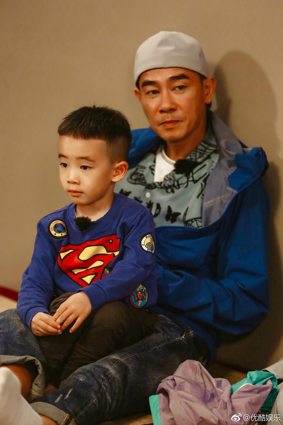 组图:陈小春和小小春萌照来袭 父子俩超有爱