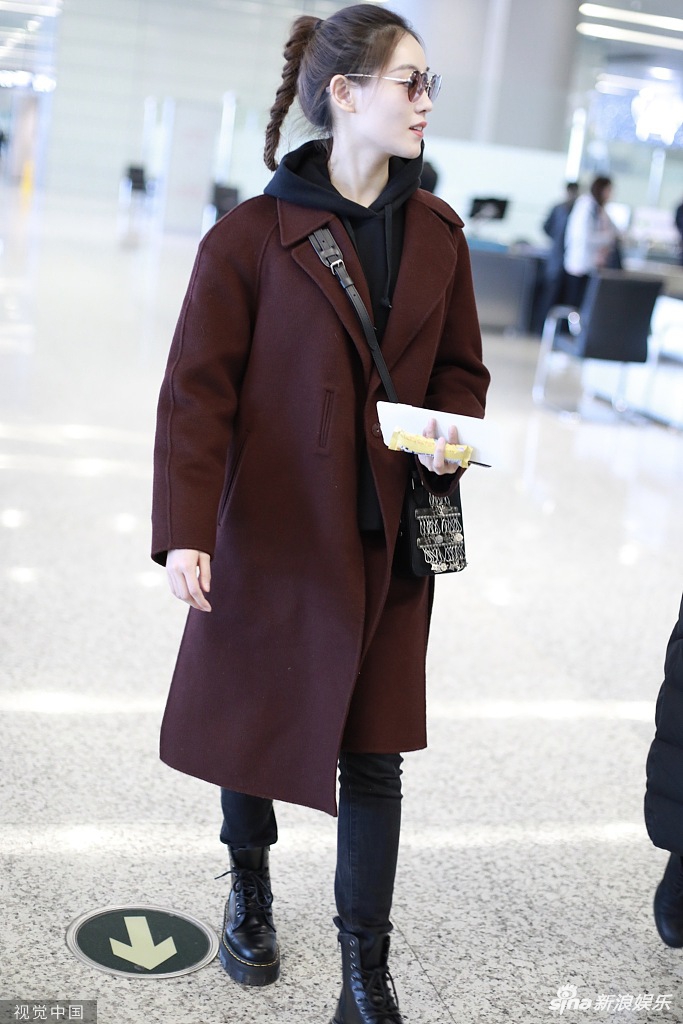 紫红色风衣里面搭什么_风衣里面搭什么衣服