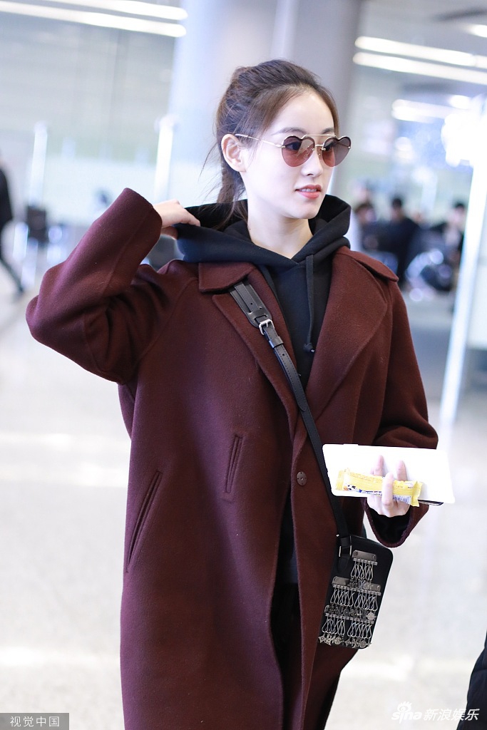 紫红色风衣里面搭什么_风衣里面搭什么衣服(2)