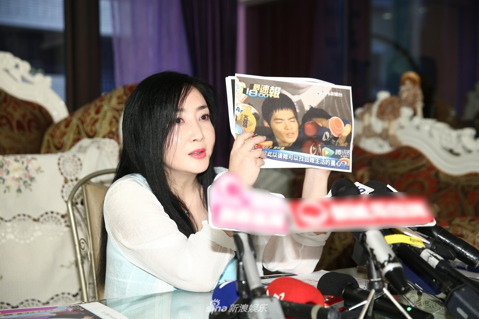 . Yuki控诉萧敬腾经纪人诽谤 在自己家开记者发