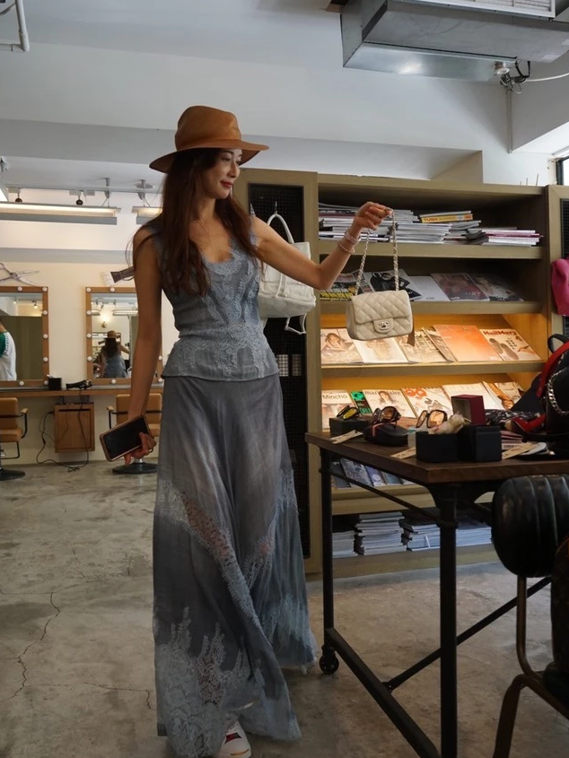 林志玲婚后现身慈善义卖 微笑回应备孕传闻称“我努力”