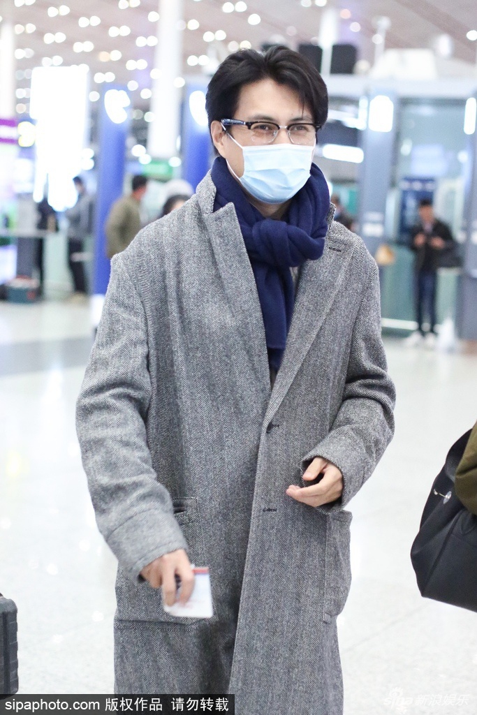 靳东蓝色风衣_靳东穿风衣图片(2)