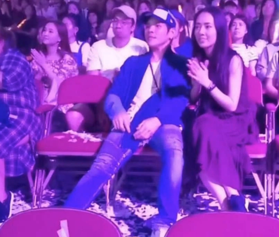 [奇趣网]向佐郭碧婷升级成为小两口！一路高调秀恩爱低调结婚