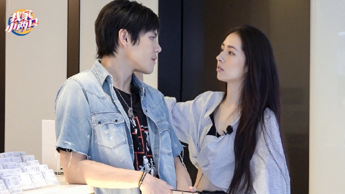 [奇趣网]向佐郭碧婷升级成为小两口！一路高调秀恩爱低调结婚