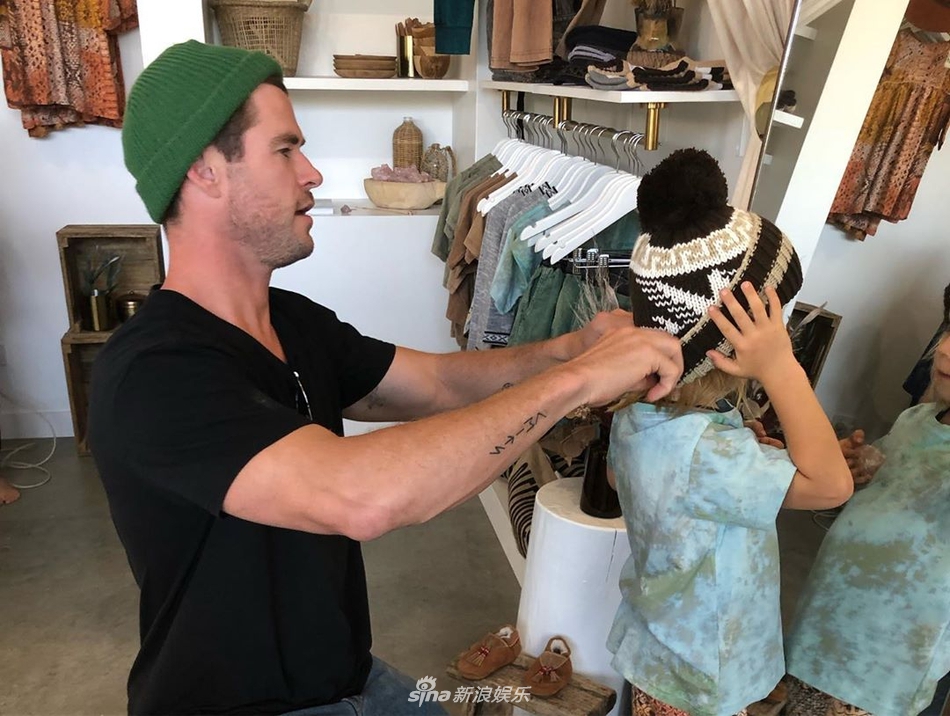 锤嫂晒一家温馨照片为锤哥庆生 深情表白：我的挚爱