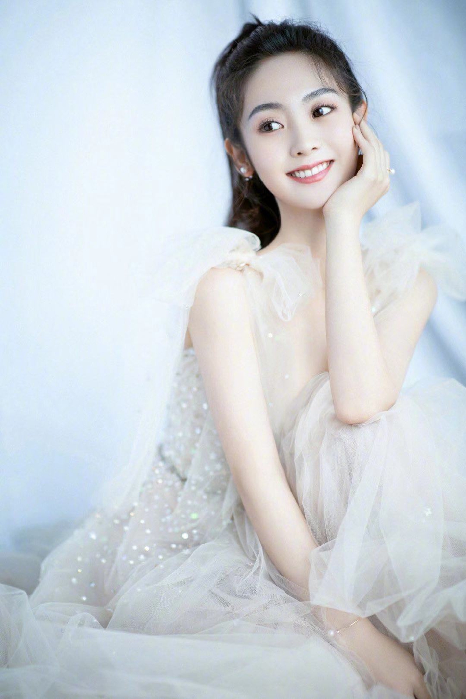 【奇趣网】女星工作室精修哪家强！郑爽王子文王鸥谭松韵等谁赢了