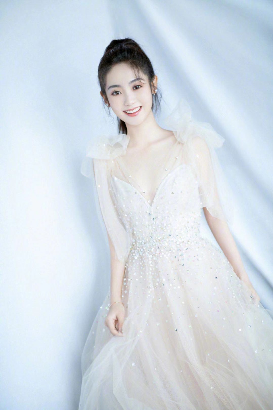 【奇趣网】女星工作室精修哪家强！郑爽王子文王鸥谭松韵等谁赢了