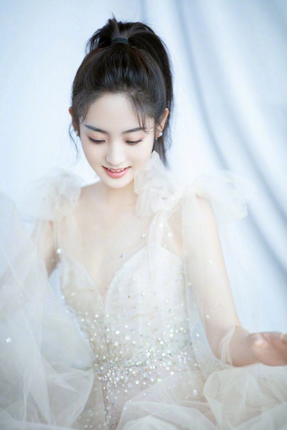 【奇趣网】女星工作室精修哪家强！郑爽王子文王鸥谭松韵等谁赢了