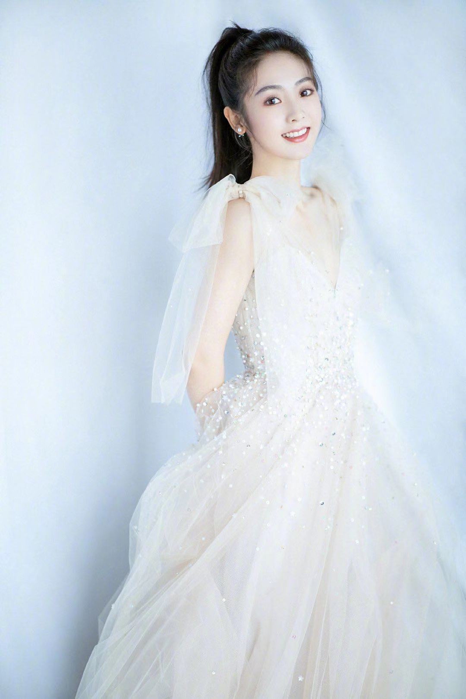 【奇趣网】女星工作室精修哪家强！郑爽王子文王鸥谭松韵等谁赢了