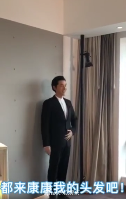 [奇趣网]帅气胡歌西装革履在线喊冤 调皮大喊：我不是爆炸头！
