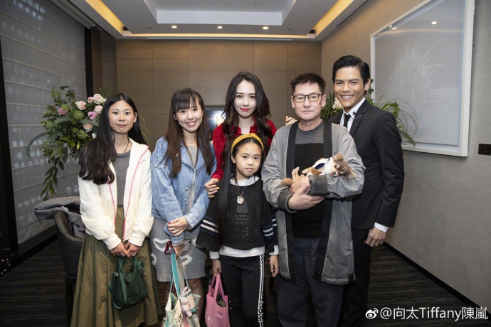 [奇趣网]向佐郭碧婷升级成为小两口！一路高调秀恩爱低调结婚