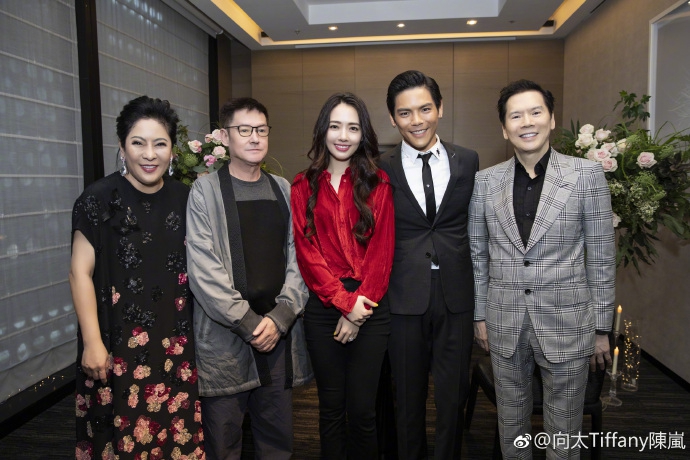 [奇趣网]向佐郭碧婷升级成为小两口！一路高调秀恩爱低调结婚