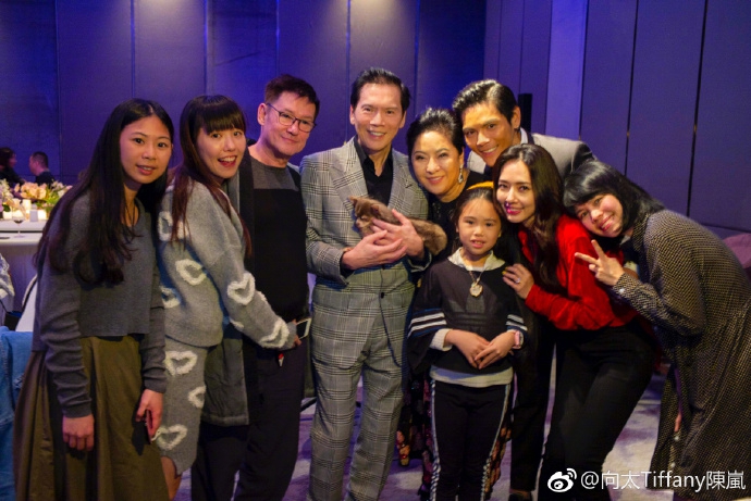 [奇趣网]向佐郭碧婷升级成为小两口！一路高调秀恩爱低调结婚