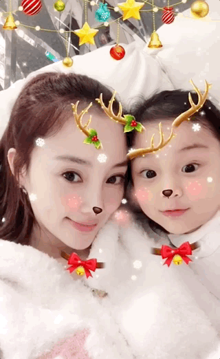 「奇趣网」李小璐晒与女儿合照庆圣诞 甜馨被称是缩小版贾乃亮