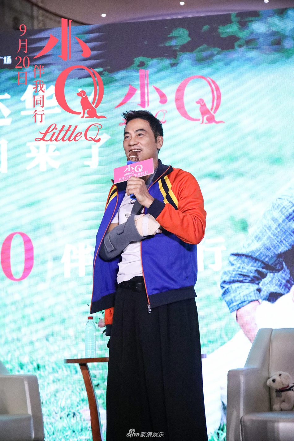 任达华遇袭后首度复工 右手仍包扎严实惹人心疼