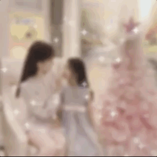 「奇趣网」李小璐晒与女儿合照庆圣诞 甜馨被称是缩小版贾乃亮