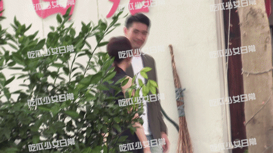 高以翔拍戏最后影像 手护秦岚显绅士