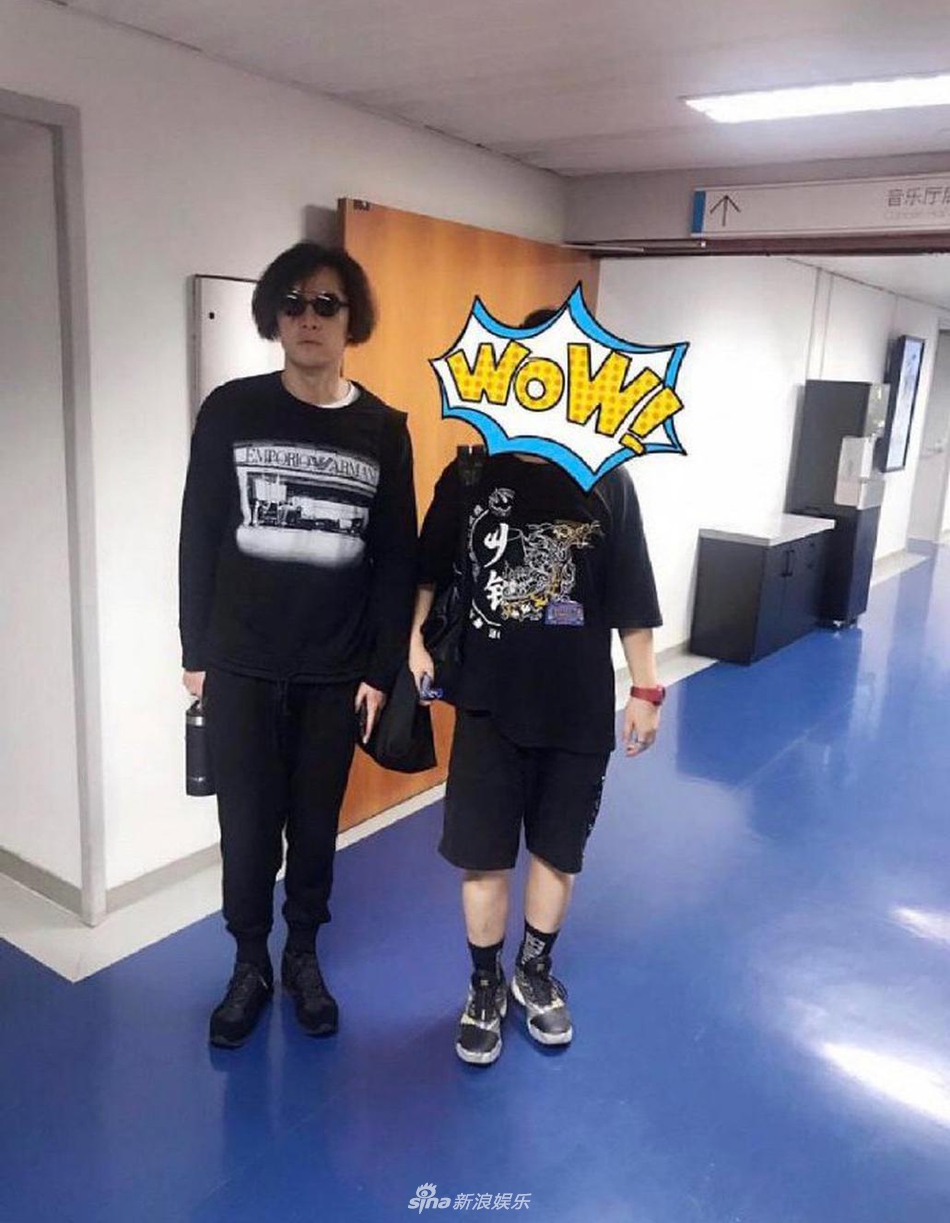 [奇趣网]帅气胡歌西装革履在线喊冤 调皮大喊：我不是爆炸头！