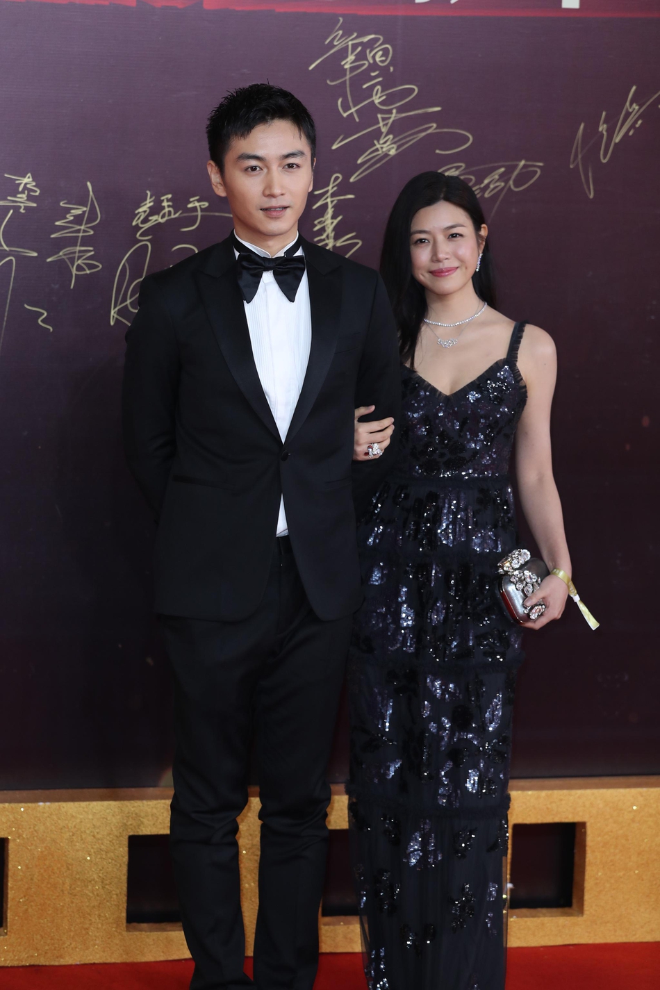 「奇趣网」感情好着呢！陈妍希探班陈晓再破两人离婚传闻