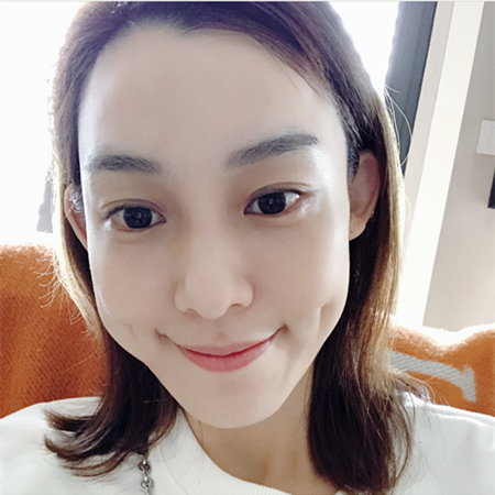 组图:范玮琪大方晒素颜自拍 明眸大眼气色红润