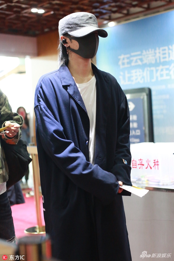 华晨宇风衣_华晨宇头像