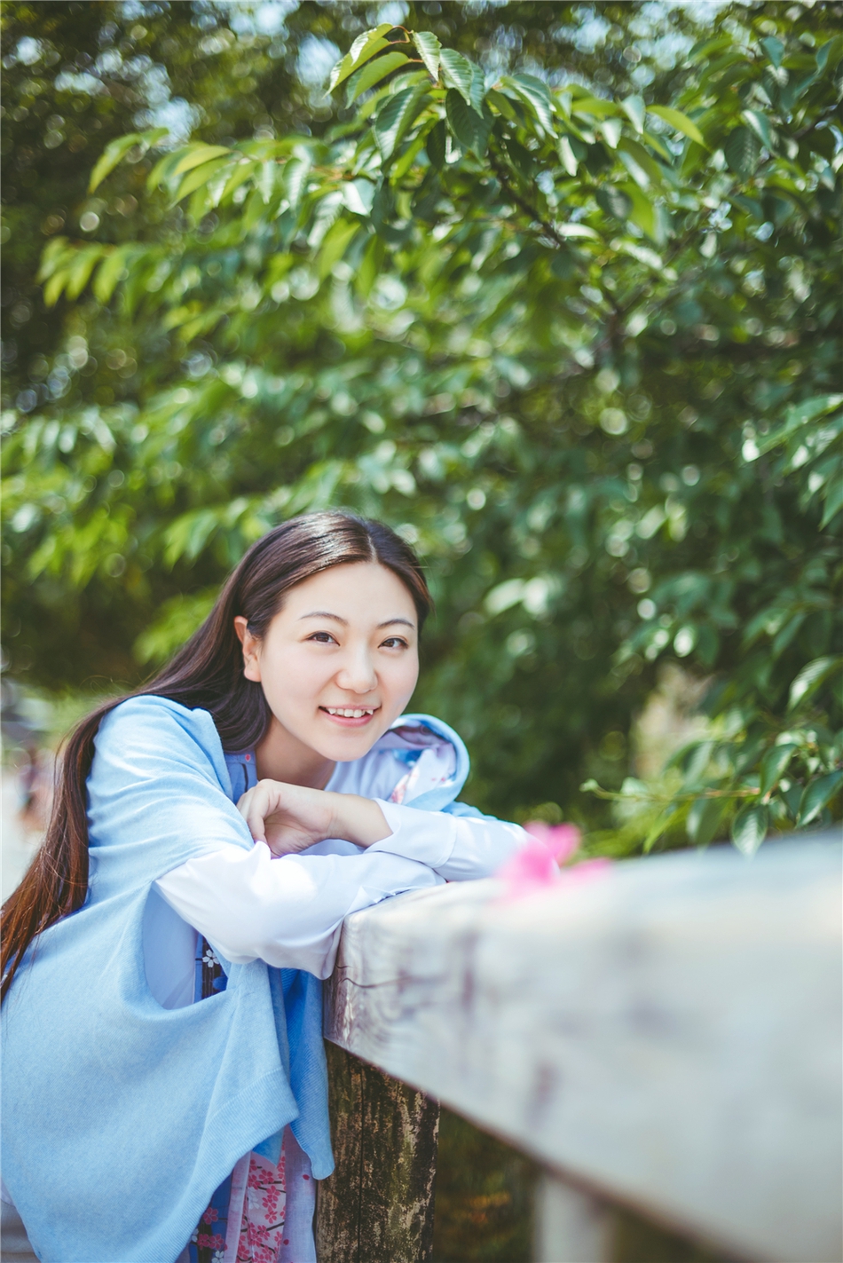 组图:刘珂矣曝夏日主题写真 长发白衣显素雅_高清图集