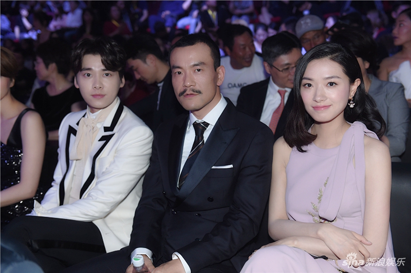 微博电影之夜杨幂冯绍峰互动了!李易峰侧颜杀