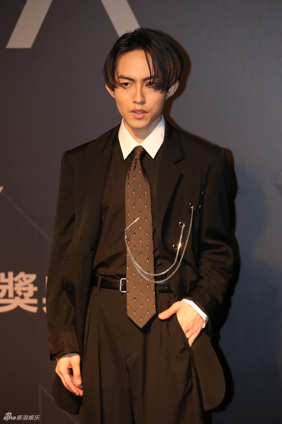 林宥嘉英伦风亮相金曲奖 一袭黑衣尽显禁欲系