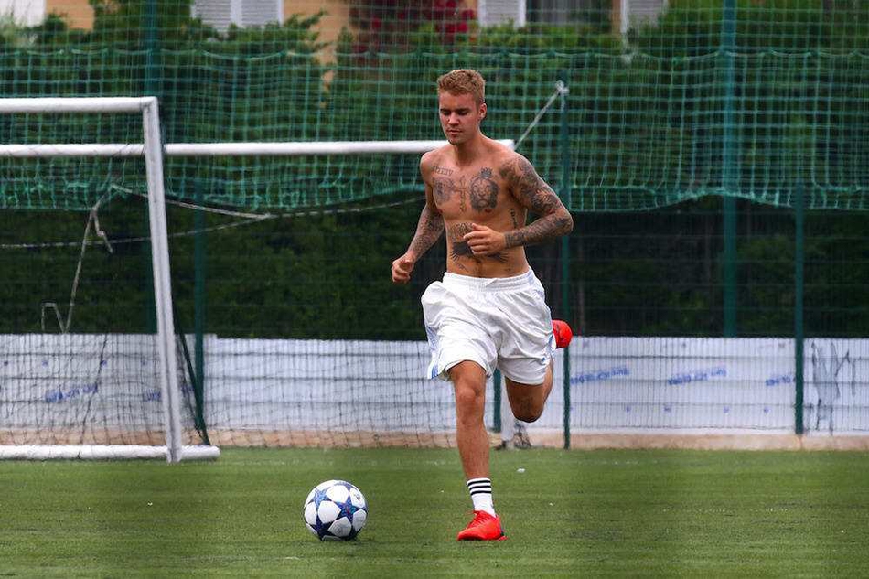 贾斯丁比伯纹身图片