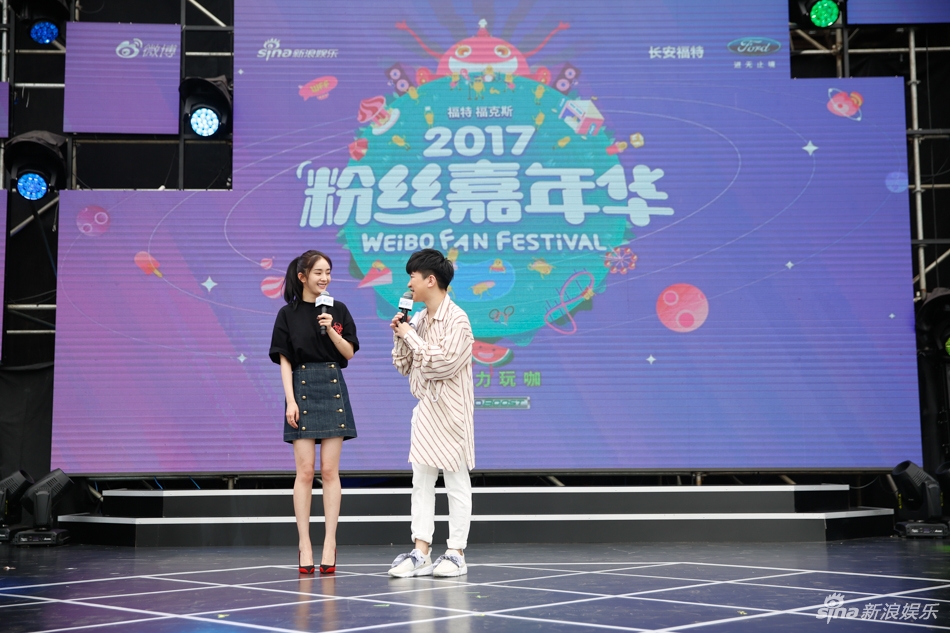 PK,大牌明星突袭现场送福利、粉丝为爱豆定制神秘惊喜大奖,新浪