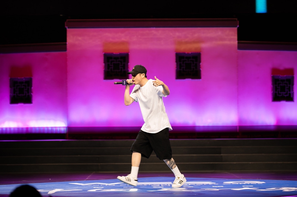 组图:辉子和辛巴空降电竞赛场创作中国风嘻哈新歌_高清图集_新浪网