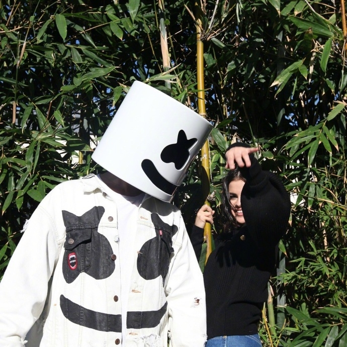 marshmello超高清图片,marshmello棉花糖头像 组图:赛琳娜与marshmello新单写真曝光 一起搞怪甜笑