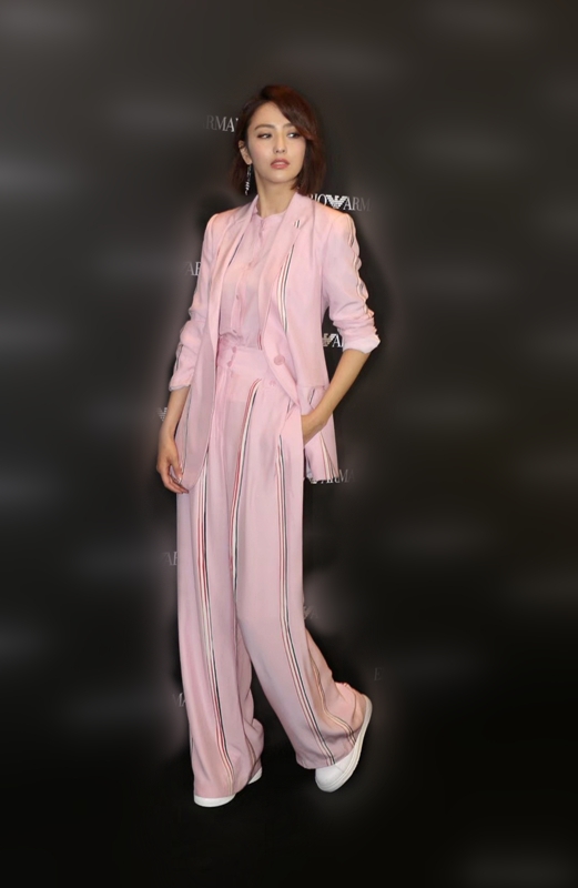 佟丽娅粉色西装 服饰潮流 图3