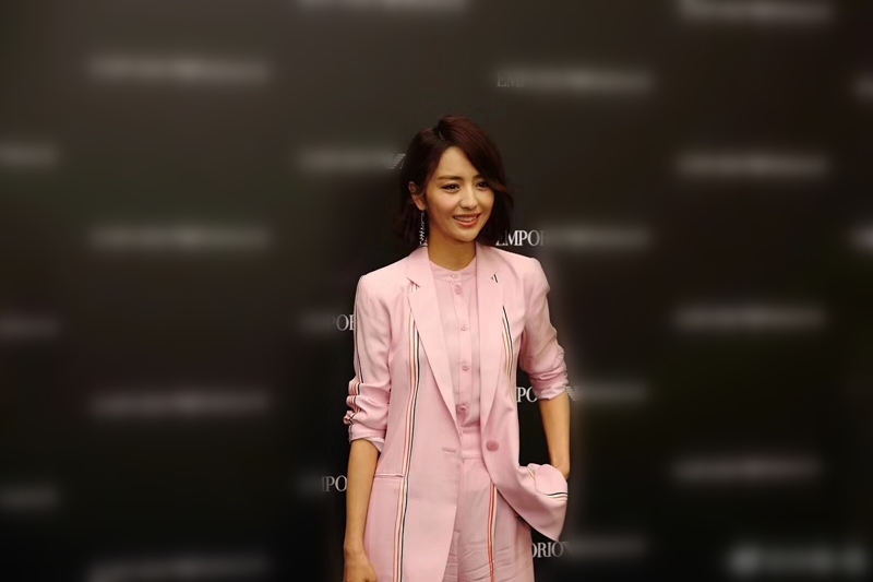 佟丽娅粉色西装 服饰潮流 图7