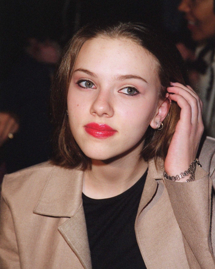 组图:斯嘉丽约翰逊16岁旧照曝光 明眸红唇展少女灵动