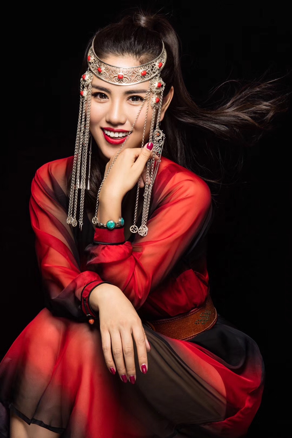 组图:哈布尔《中国美草原美》上线 展对家乡的热爱
