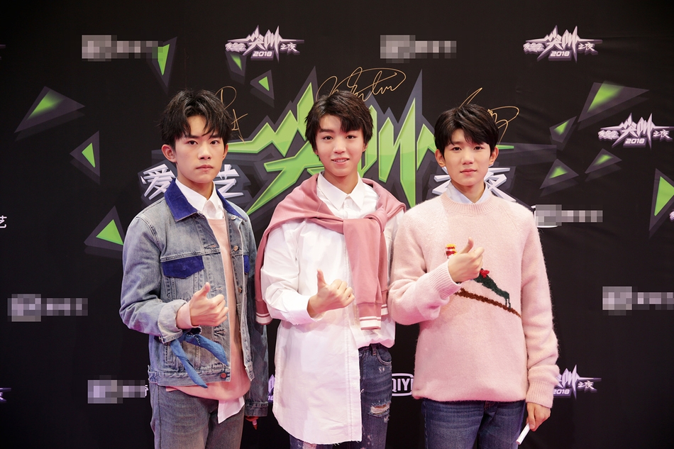 组图:tfboys演绎《加油!amigo》 生日会均与粉丝共度