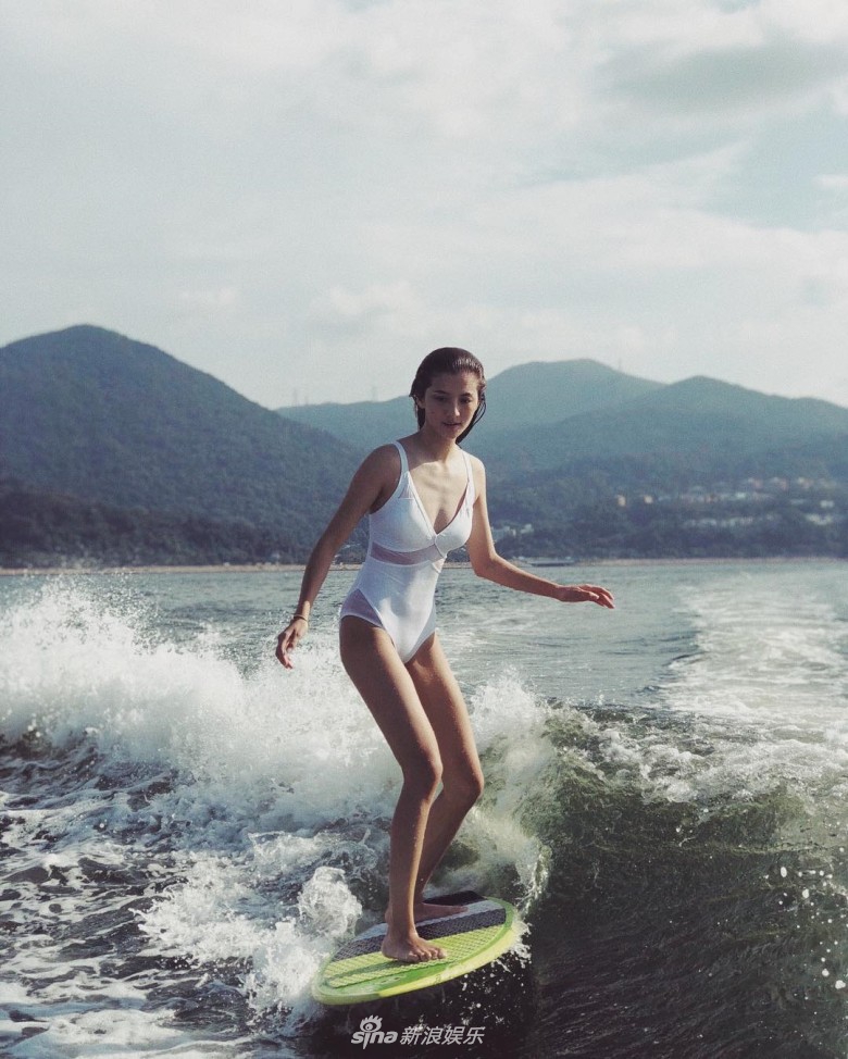 组图:林峰前女友吴千语性感出海 穿比基尼冲浪秀大长腿