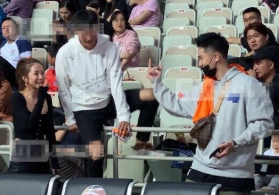 [奇趣网]蒋劲夫懒理家暴乌拉圭女友风波 低调现身酒吧寻欢作乐