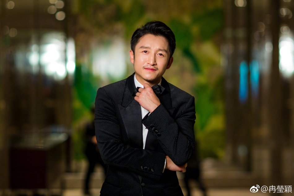 邹市明娇妻晒美照祝老公生日快乐 高喊“我的王” 风格偶像 图3