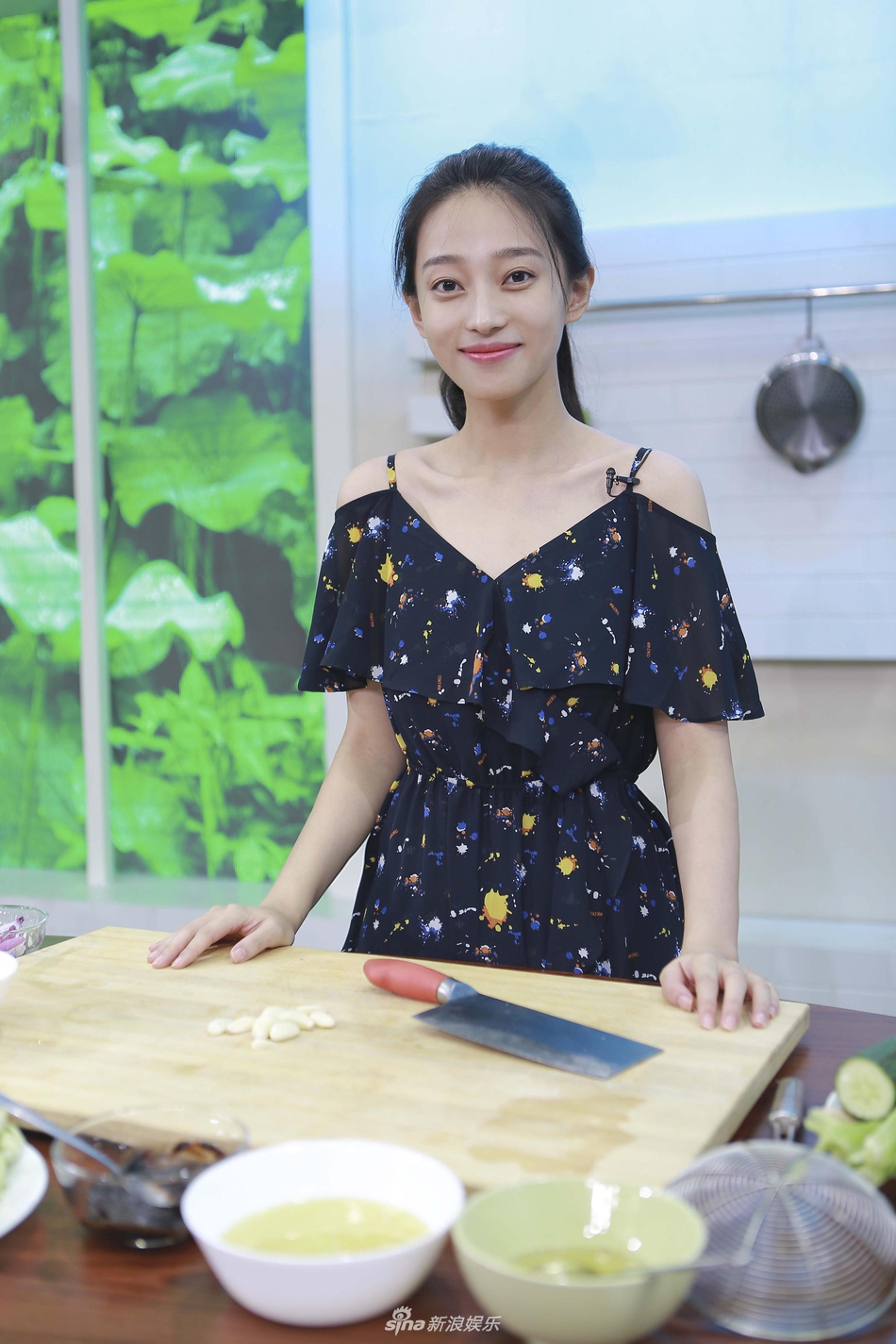 组图:王艺诺自曝8岁开始做饭 美厨娘要从小培养